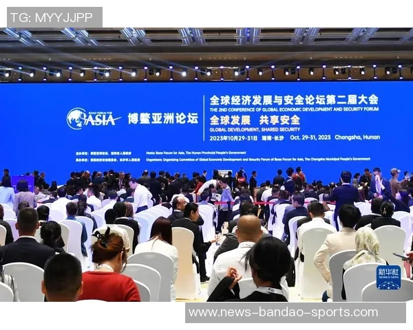 麦丹强调防守团结的重要性呼吁全队加强沟通与共识形成